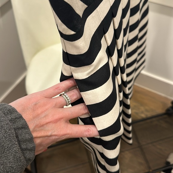 Women’s Banana Republic dress • has pockets!!!!! • size: 0P • gold zipper detail - Picture 3 of 4